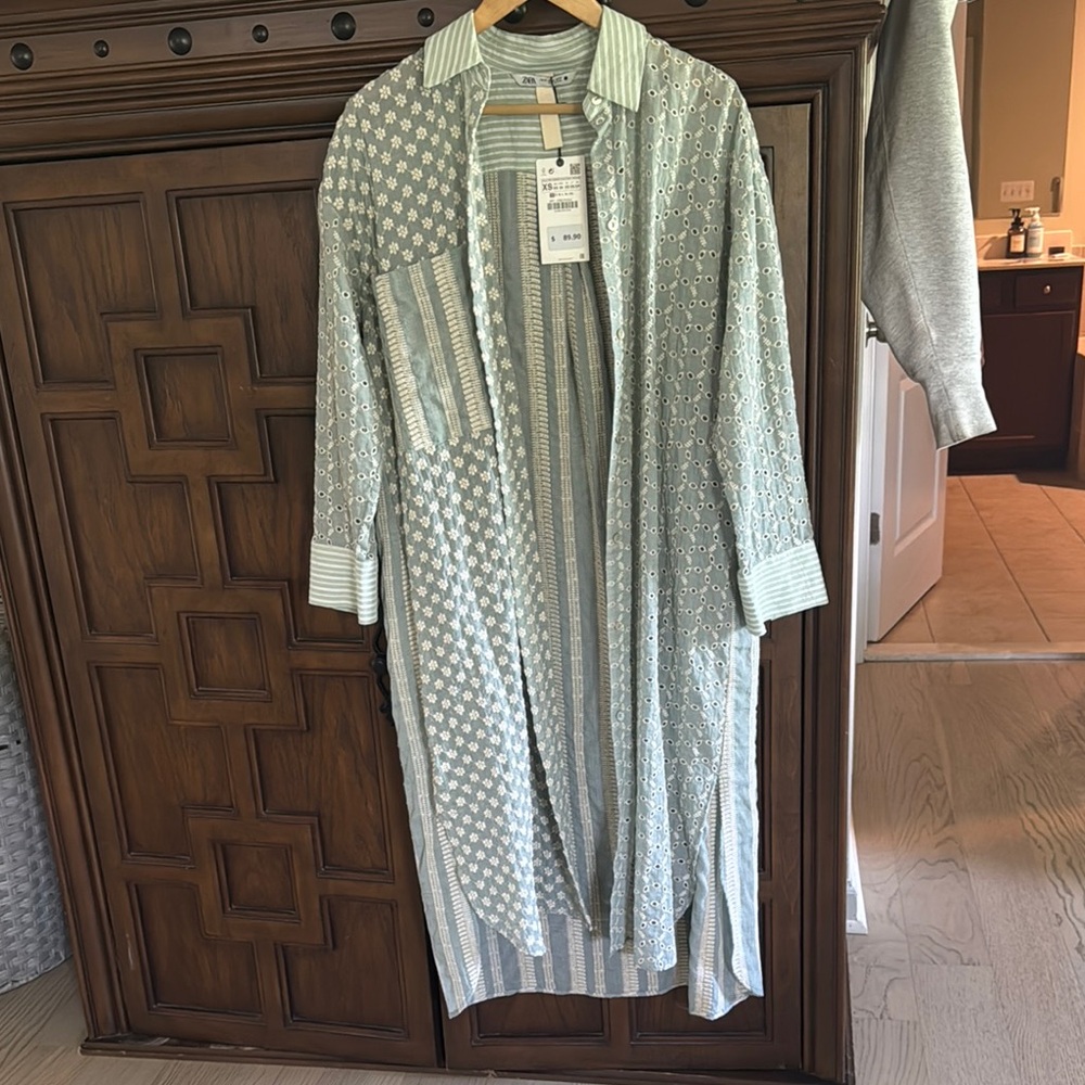 Elegant Striped Women's beach cover up. It’s runs big, I am typically a medium
